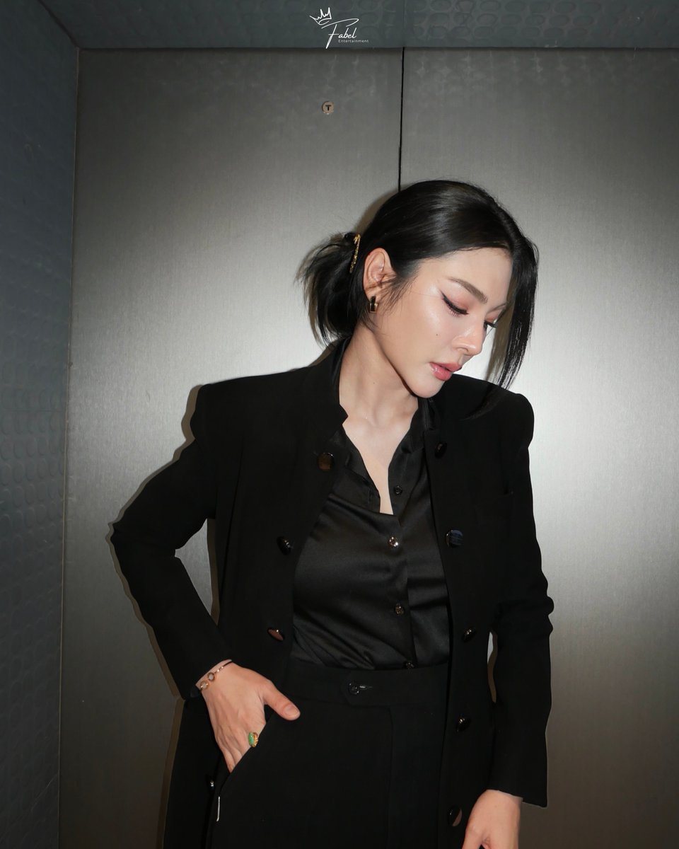FFabel_Ent's tweet photo. THE NIGHT STARTS WITH THE LOOK. 🖤
FAYE × ATOM, all glammed up.

FAYEATOM PRAEW AWARDS PARAGON
#SiamParagonxPraewxFayeAtom
#FayeAtom #FayePeraya #AtomPariya
#FabelEntertainment https://t.co/qqR2IlPWNY