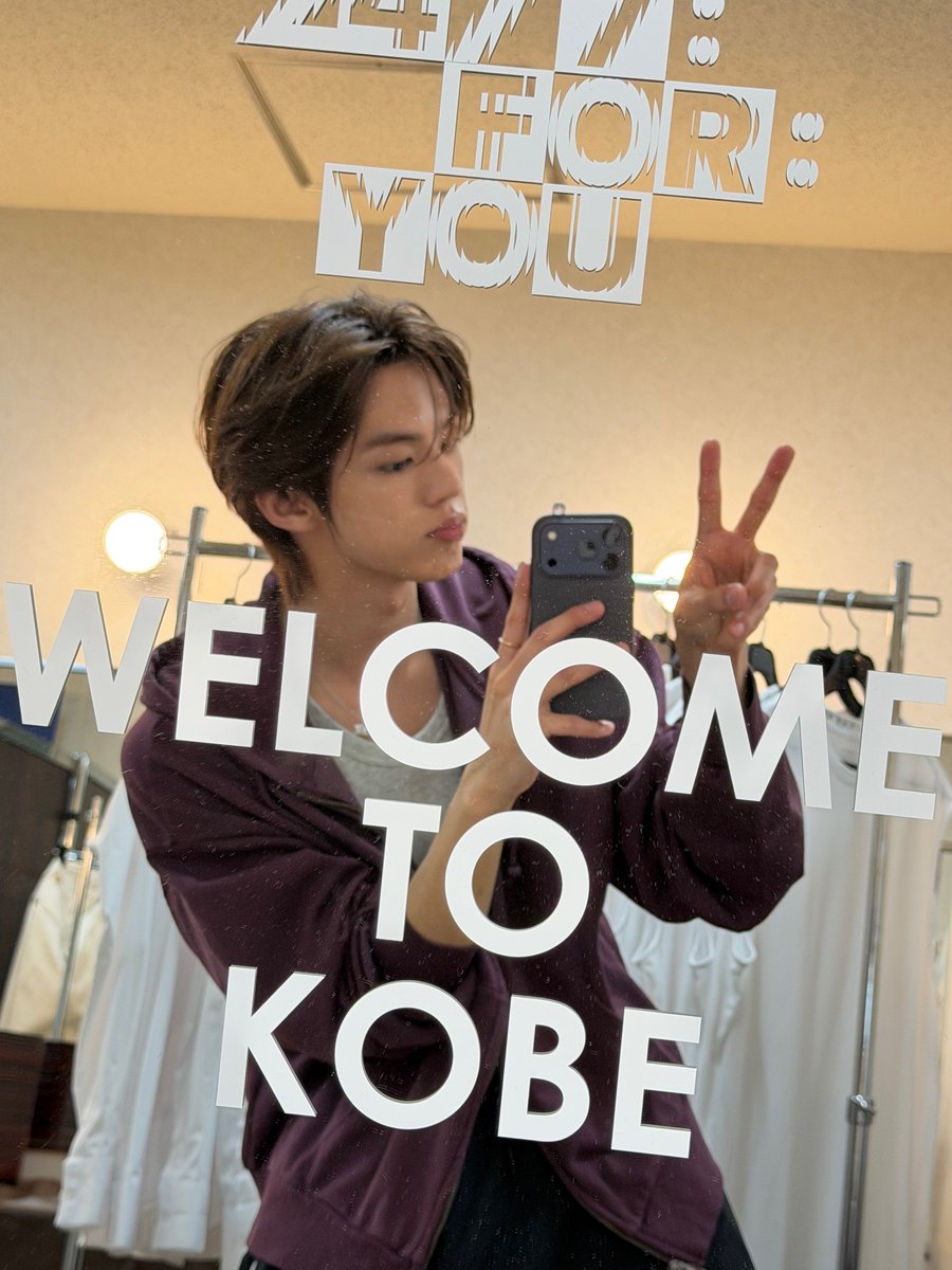 sekasur3bulan's tweet photo. terus apa sih dia tbtb berungu ria after a certain someone dyed their hair purple #connectingdots #noticing https://t.co/6xIrLACQSY