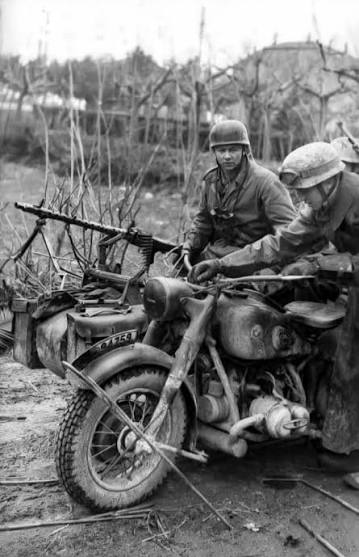 EsauOscco's tweet photo. @BMW @GreenCarsHQ @BMWi Tiempos de Gloria

Times of Glory https://t.co/GQjHKBUVFw