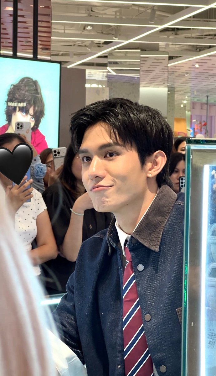 Jjaknvsj's tweet photo. P’Net is just so effortlessly adorable that he melts everyone’s heart!! So cute!!
🥹#GSHOCKTH #LUXEBLACK #netsiraphop @netsiraphop https://t.co/VQgNeVPsrB
