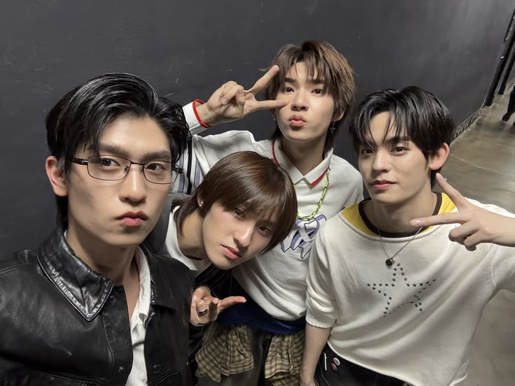 BisBisP06's tweet photo. Looking for #bltwt and #gltwt moots :)  
 
- Bisbis
- she/her, eng/hindi
- Looking for #thomaskong #tontawan #seakeen #theewave #auausave moots 
- Introverted, but love to spam if u allow ;)
- heavy tl interactor 

#moothunt 
♡ / ↻  are so much appreciated! https://t.co/2t0wMJgmcX