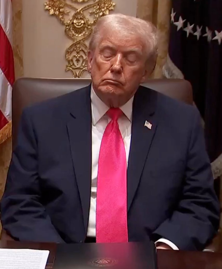 mhmck's tweet photo. Trump wasted the missiles the U.S. should have supplied to Ukrainian defenders in a stupid war with Iran which he lost.

Trump threatens former U.S. allies, especially Canada and Denmark, but doesn't have anything to back it up because his regime is so incompetent and corrupt. https://t.co/pEBtMCoytH