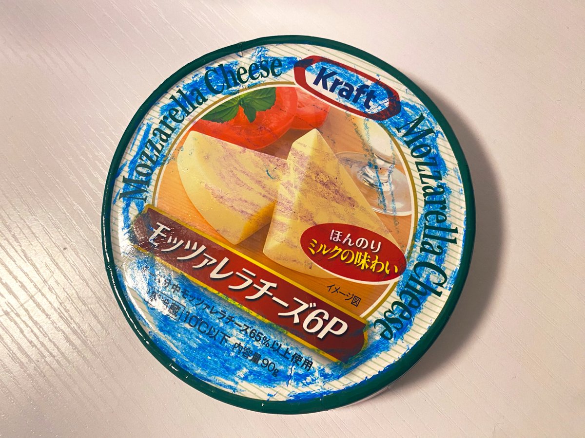 yk20060520's tweet photo. 今日保育園での作品を持って帰ってきたのだけど、もしかしてドレスコードの発表があるって知ってました？？(メーカーが違うのは悔しい)(普段空箱使った作品を持って帰ってくることはない) https://t.co/UeHrSScnvL