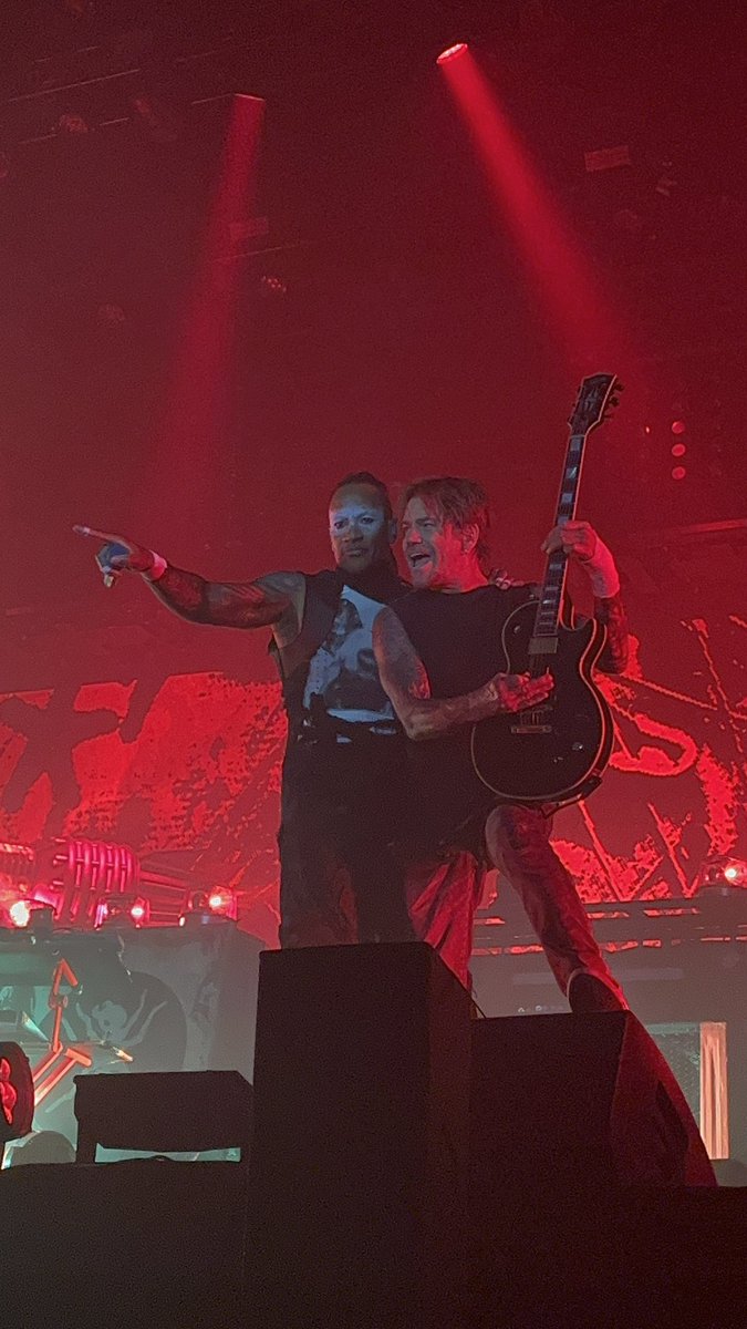 pluginbecca's tweet photo. forgot to post but saw deftones and the prodigy recently!! same venue, barricade for both, tons of eye contact and got a pick and setlist at the prodigy!! :) https://t.co/cvlbQAJrZq