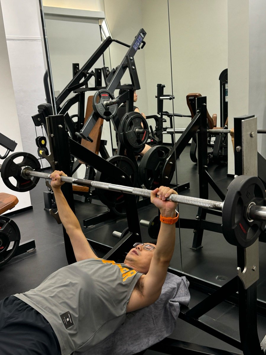 playh021000's tweet photo. Just hit a 10k PR on my deadlift after 3 months of consistent training—hard work beats talent when talent doesn’t work this hard!， https://t.co/ESoOcYvA0i