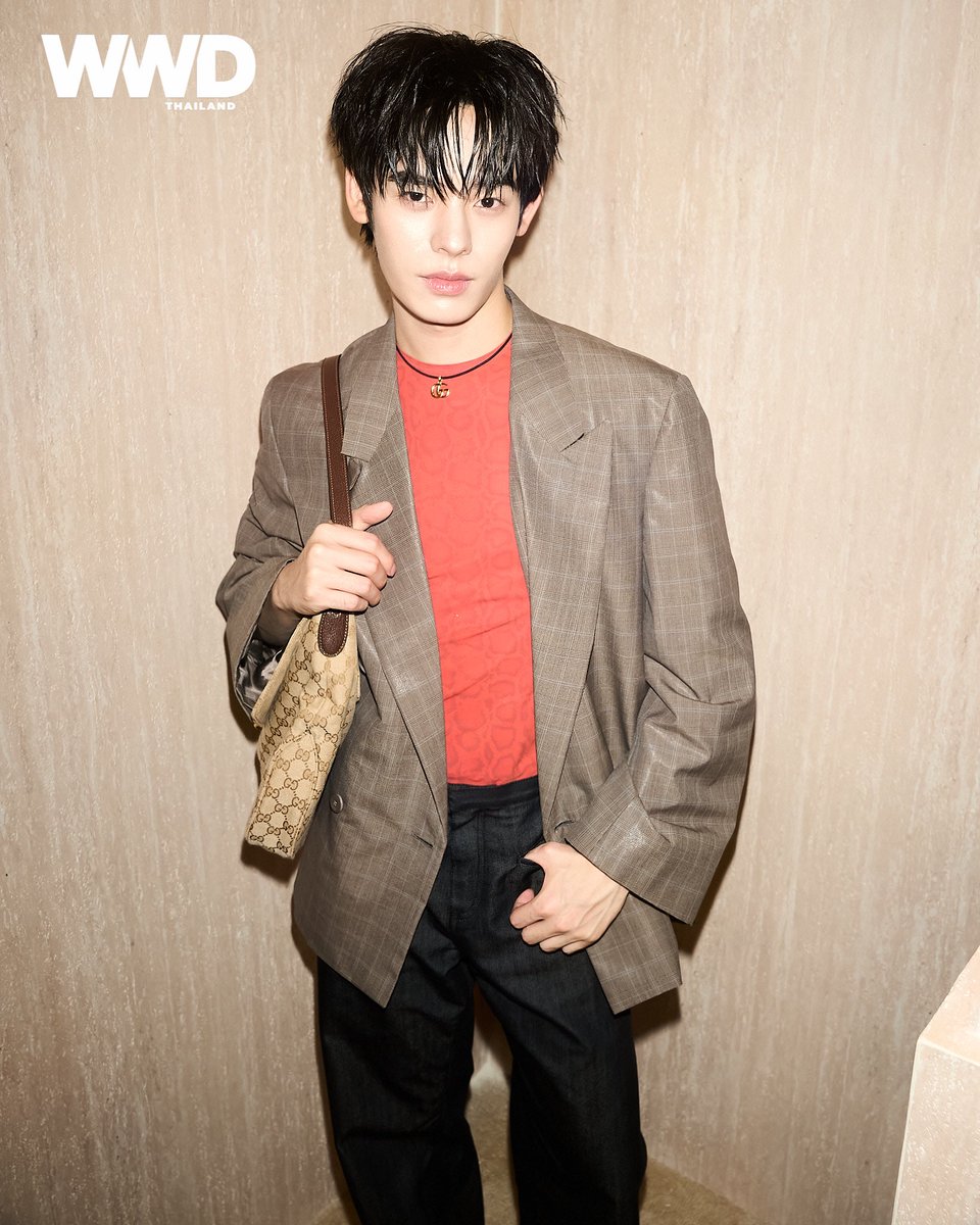 WWDThailand's tweet photo. ประมวลภาพ ‘ตี๋ตี๋ - ป๋อ’ ขณะเข้าร่วมชมคอลเลกชั่น Gucci Primavera คอลเลกชั่นเต็มครั้งแรกภายใต้การออกแบบและวิสัยทัศน์ของ Demna พร้อมมาในโททัลลุคสุดเท่ที่แฝงด้วยสไตล์และเอกลักษณ์ที่ไม่ซ้ำใคร

#WWDThailand 
#Gucci 
#GucciPrimavera 
#GucciPrimaveraxTeeTeePor https://t.co/6osZCZdO1A