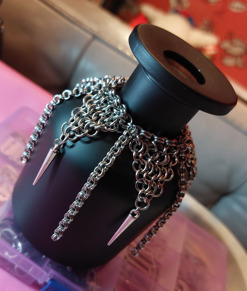 FreakilyU's tweet photo. Got a new product just finished, oil diffuser bottles with chainmail.   What do peeps think? https://t.co/INTdyW5128