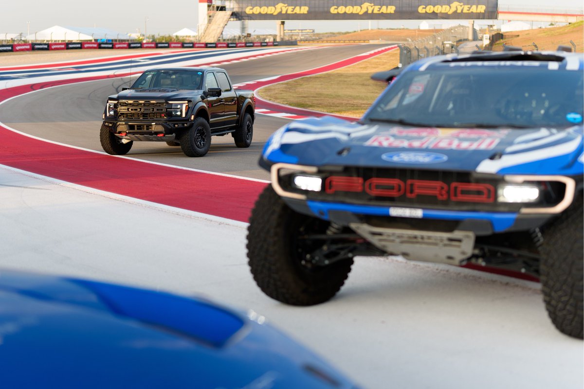 FordRacing's tweet photo. American muscle rolling into the Lone Star State 🤠 https://t.co/xwPhkyOiDO