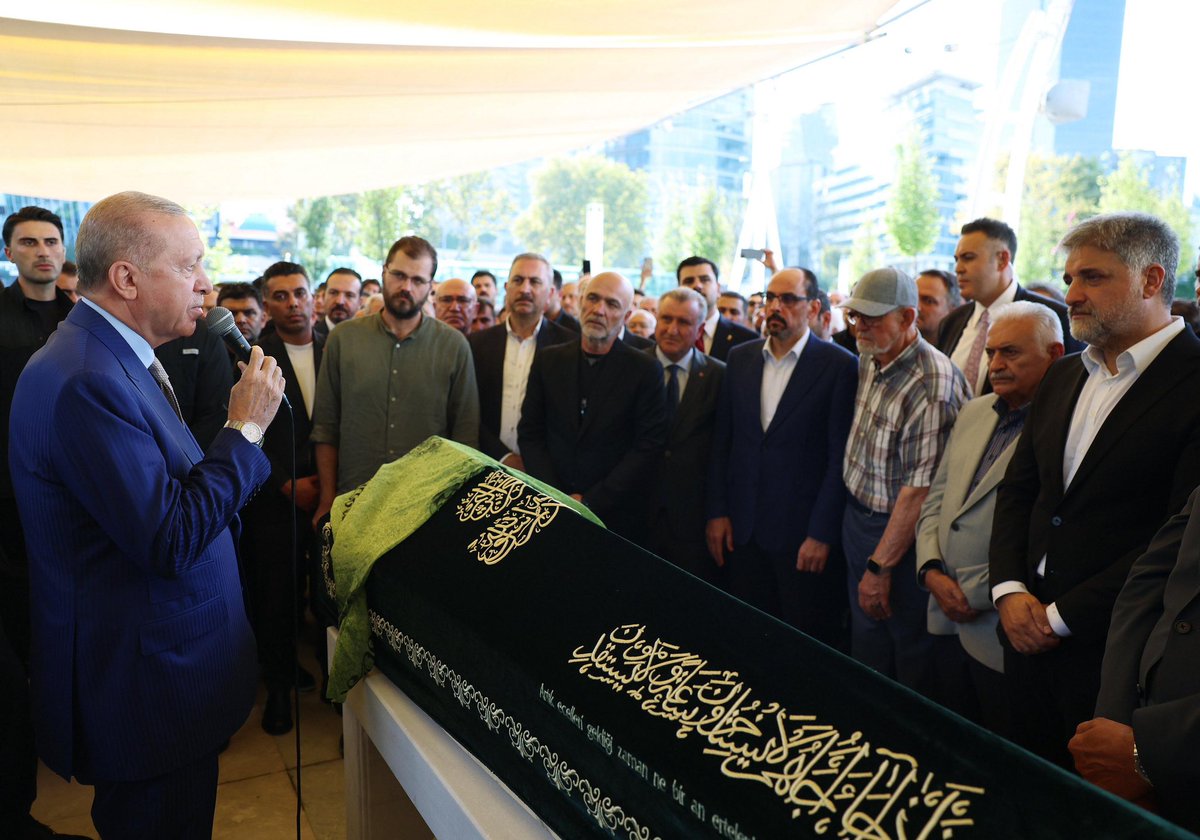 abdullahozdemir's tweet photo. 28. Dönem Şanlıurfa Milletvekilimiz Sayın Abdulkadir Emin Önen'in vefat eden kızı Fatma Zehra Önen'i son yolculuğuna uğurladık. Merhume kardeşimize birkez daha Allah'tan rahmet diliyor, Sayın Vekilimizin ve kederli ailesinin acısını paylaşıyoruz. Mekanı cennet olsun. https://t.co/JxDeWBKqRf