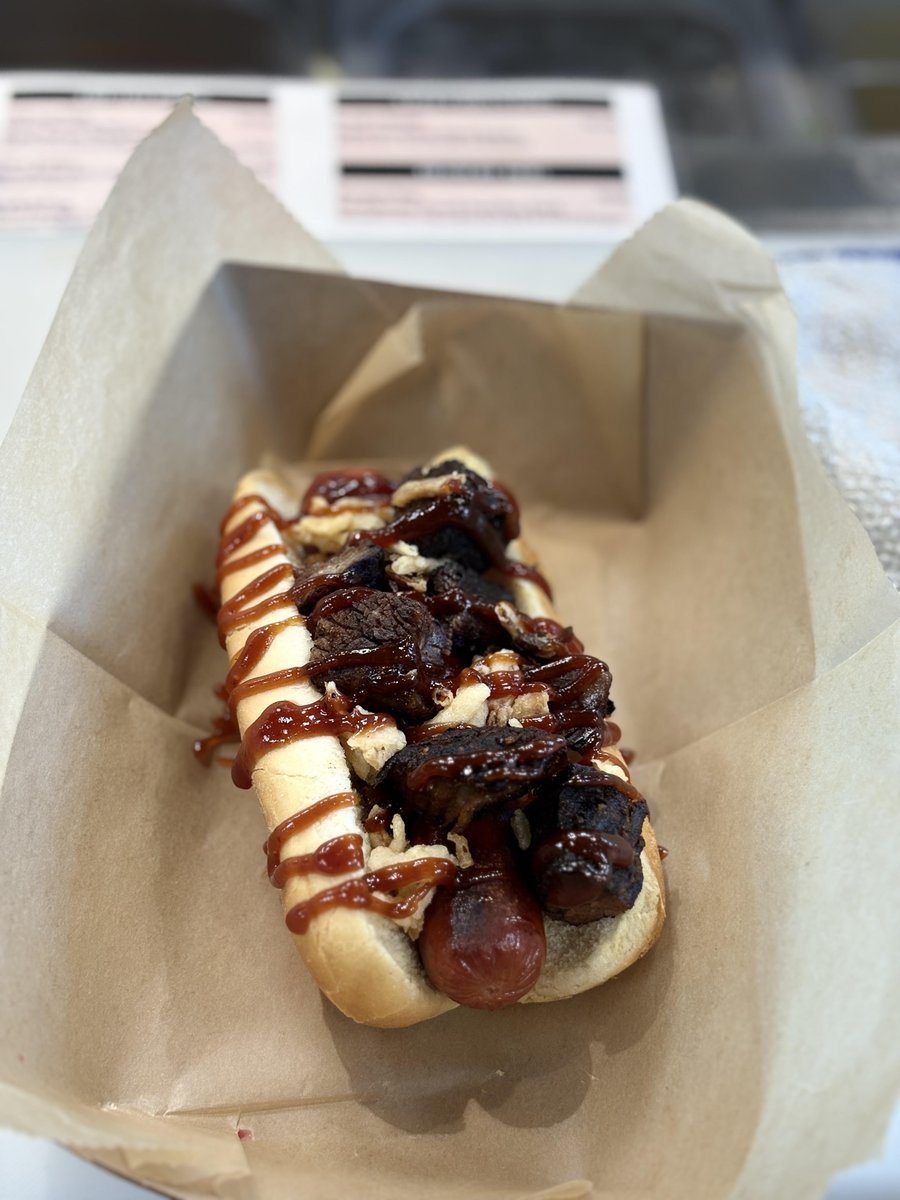 JJsDogHouse's tweet photo. The Woolly's Smokey Dog. 
Looks good but tastes even better. https://t.co/WQa2GwKax3