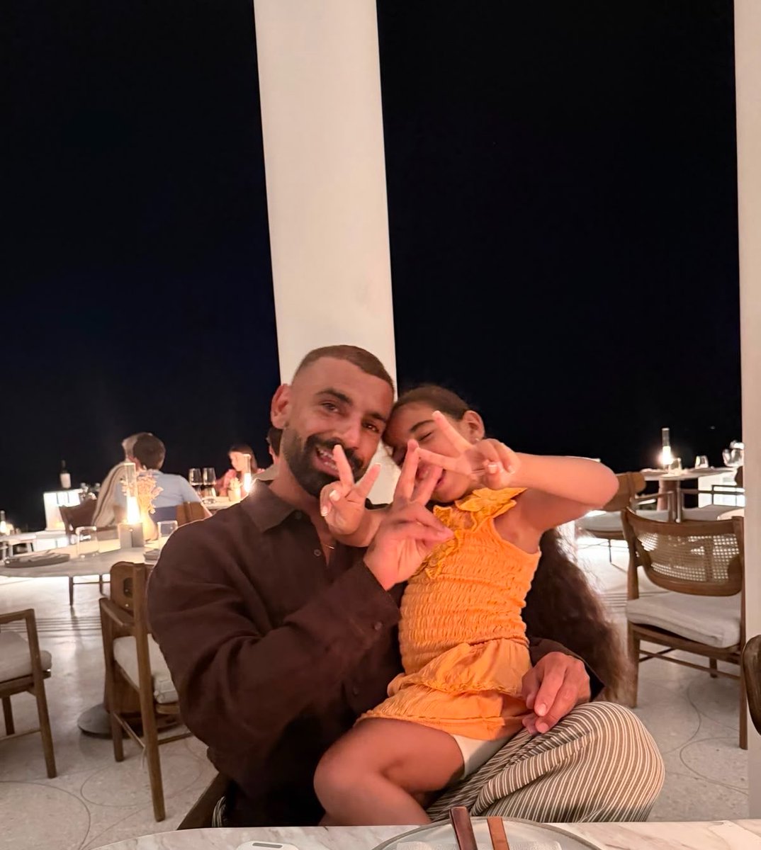 MoSalah's tweet photo. Soaking it up while I’m still cool to the one who’s nowhere near her teens. https://t.co/1XuOrRhcM0