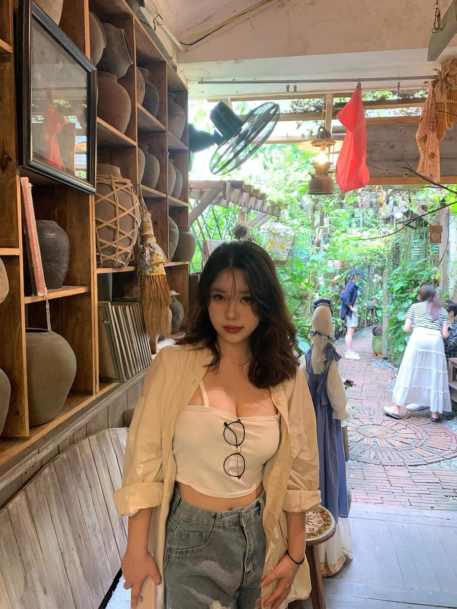 ogluzb299's tweet photo. 一首循环很久的歌陪我度过了安静的一晚。‍独处并不孤单，只是换种方式充电。简单一点反而更快乐。 https://t.co/lXo0TA84BR
