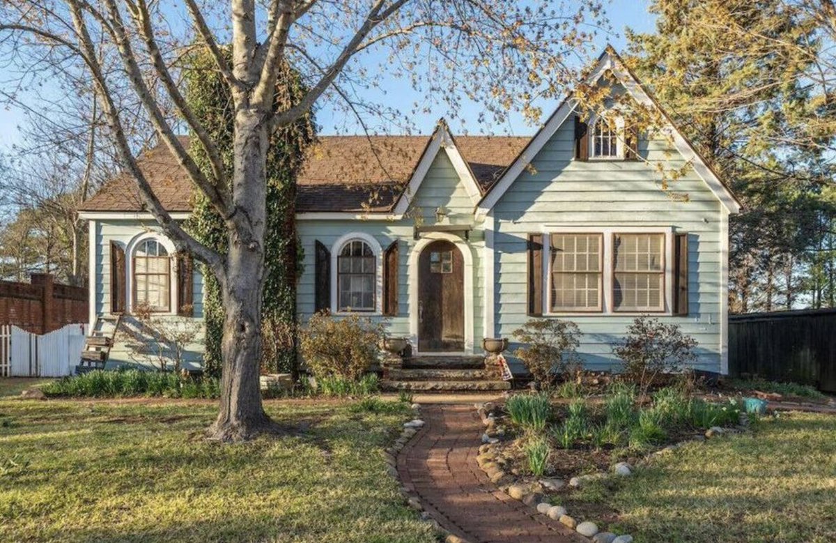 oldhouseunder50's tweet photo. c.1900 #Arkansas #Home W/ Original Elements and #InGroundPool $199K.
https://t.co/m6h82MeSva https://t.co/iUGazekCGy