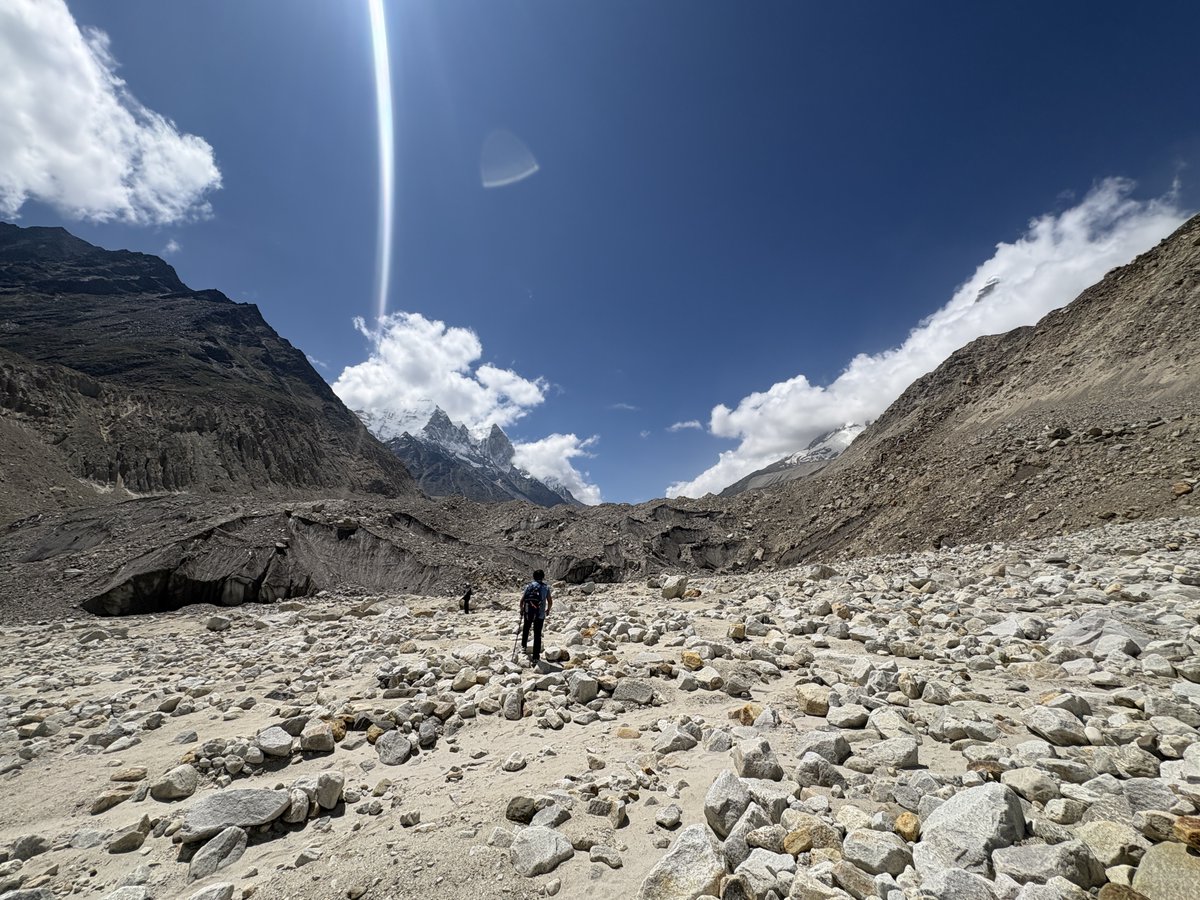 Siddhartht05's tweet photo. A few days back, I did the Gaumukh Trek , the origin of the Ganga. Hands down one of the best experiences of my life.

I first saw this trek video on YT in 2024 and was fascinated. Finally seeing the glacier felt unreal.

But seeing the glacier cave, now broken was heartbreaking. https://t.co/qiUWUrjsKU