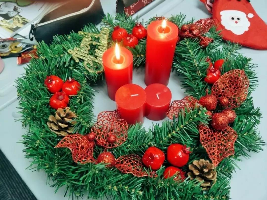 corvp231552's tweet photo. Today’s little Christmas joy: lighting the first candle on the advent wreath  Counting down to the best time of year!， https://t.co/bmBzCT6llt