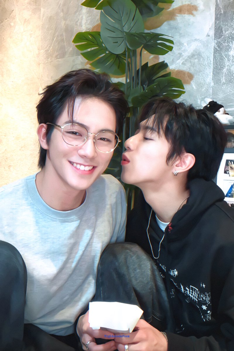Nightshadepo's tweet photo. cute part😚
#เถ้าบุหรี่ #煙灰 #港劇煙灰 #ASHofficialseries #BL #BLseries https://t.co/z5jtCQedFN
