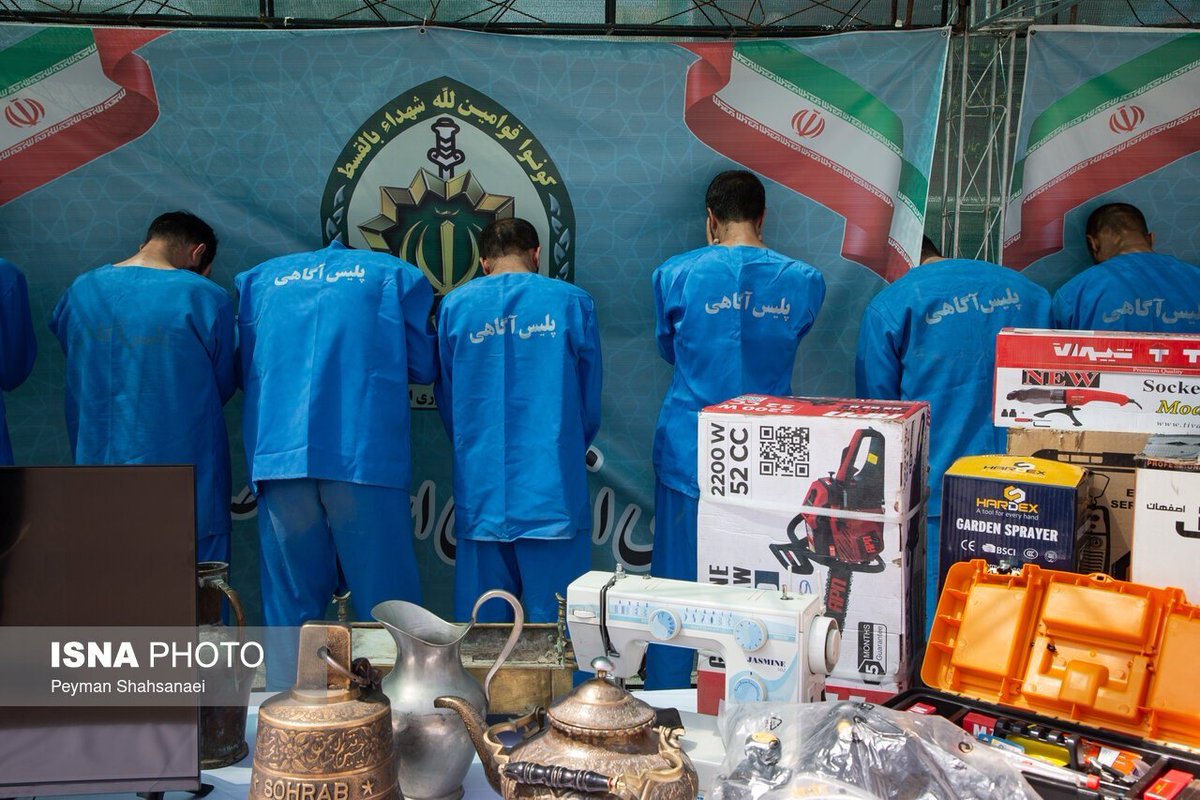 isna_farsi's tweet photo. رونمایی از کشفیات نیروی انتظامی در اصفهان
https://t.co/zUmXXo5Ly4 https://t.co/rnITvp5GwO