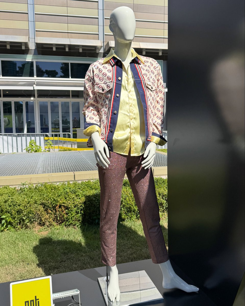 nctpopbase's tweet photo. Where did the outfits in NCT's exhibition NEO DIMENSION come from? A thread 🧵 

1. TAEYONG - Make A Wish - 2020 https://t.co/FlQWEbfBK8