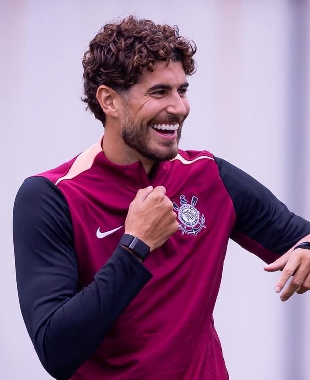 NJanfren's tweet photo. Corinthians vs internacional: fomos com Pedro Raul nos dois jogos.

Corinthians vs rosario central: fomos com Pedro Raul nos dois jogos.

Corinthians vs estudiantes (ida): capaz de irmos com Pedro raul.

É inacreditável um clube do tamanho do Corinthians ter um lixo desse como substituto do Yuri Alberto, que tem mais de 20 gols em mata mata.

Pelo amor de Deus, eu não aguento mais.