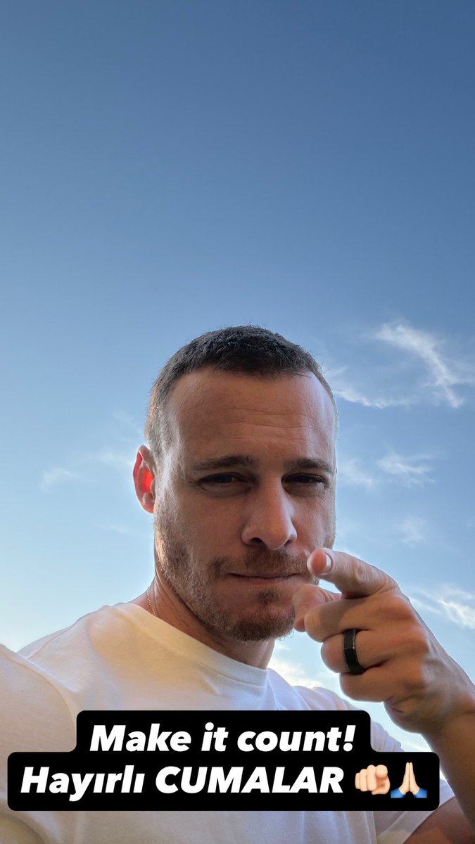 thebursinguncel's tweet photo. Kerem Bürsin sosyal medya hesabından paylaştı 

#KeremBürsin https://t.co/Sj9ZEmdC0J