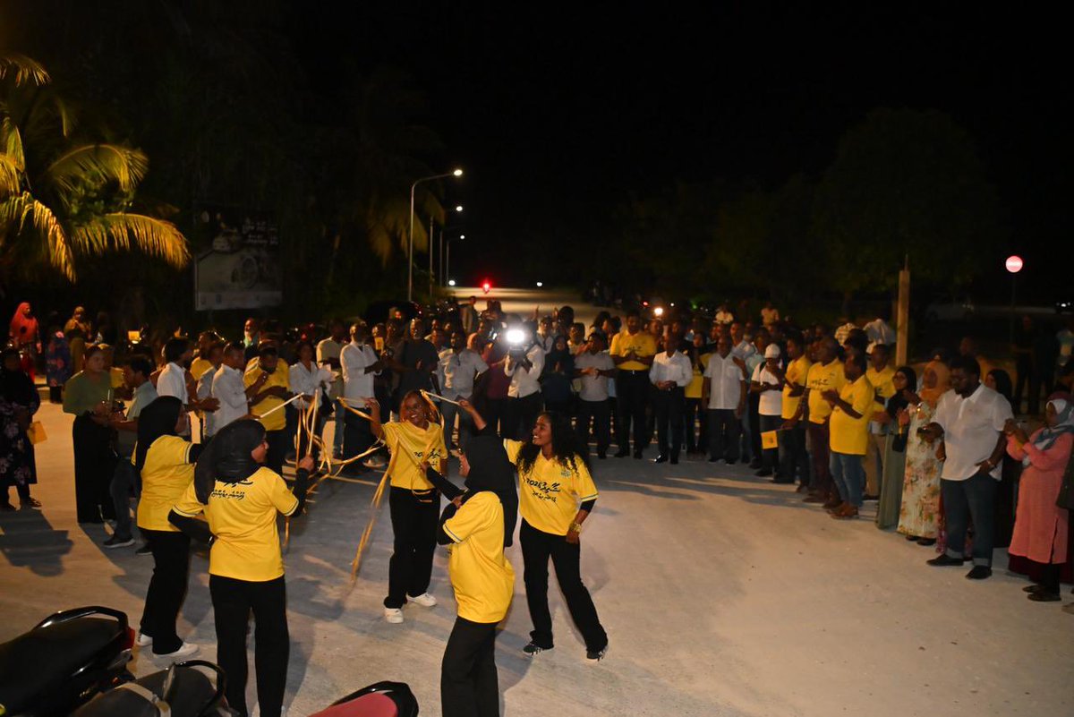 Kudathuthu's tweet photo. އަބުދުالله ޝާޙިދު އަށް ކުޅުދުއްފުށީ ސިޓީއިން މަރުޙަބާ ދެންނެވުމުގެ ތެރެއިން. 
#zamaaneeraajje #MDP #shahid2028 #KFC 📍 https://t.co/NxWdf3w44X