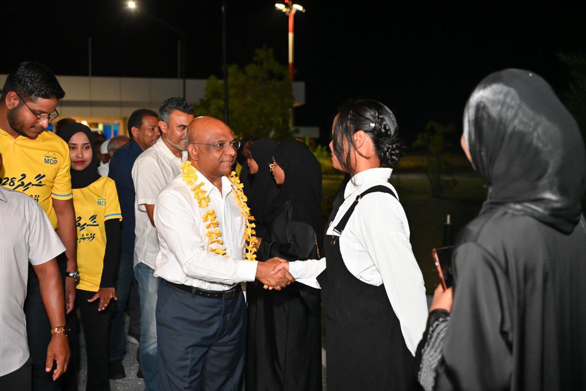 Kudathuthu's tweet photo. އަބުދުالله ޝާޙިދު އަށް ކުޅުދުއްފުށީ ސިޓީއިން މަރުޙަބާ ދެންނެވުމުގެ ތެރެއިން. 
#zamaaneeraajje #MDP #shahid2028 #KFC 📍 https://t.co/NxWdf3w44X