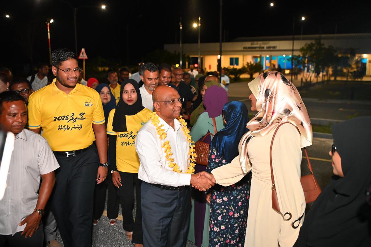 Kudathuthu's tweet photo. އަބުދުالله ޝާޙިދު އަށް ކުޅުދުއްފުށީ ސިޓީއިން މަރުޙަބާ ދެންނެވުމުގެ ތެރެއިން. 
#zamaaneeraajje #MDP #shahid2028 #KFC 📍 https://t.co/NxWdf3w44X