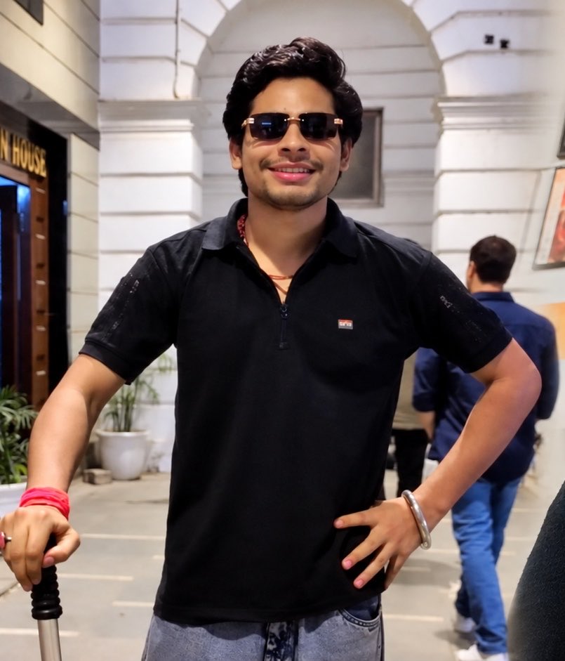 Shubhamshuklamp's tweet photo. कुछ मीडिया संस्थानों में खबर चल रही है कि स्वतंत्र भारद्वाज को अरेस्ट कर लिया गया, कुछ पत्रकार लिख रहे हैं कि अभी वो बुलंदशहर में ही है…… इस मामले में मेरा सिर्फ़ इतना ही कहना है कि:-

- स्वतंत्र भारद्वाज बड़बोला है। उसने बड़बोलापन किया है। लेकिन ऐसा कोई कृत्य नहीं कि उस पर SC-ST एक्ट लगे

- अगर स्वतंत्र भारद्वाज को गिरफ़्तार किया गया तो फिर निशु के पिता संजय आजाद की भी गिरफ़्तारी होनी चाहिए। दोनों का अपराध एक ही है

- भीड़तंत्र के दबाव में अगर FIR और गिरफ्तारी होने लगी तो इसे देश में बहुत ग़लत ट्रेंड स्थापित होगा

- आख़िरी बार अगर एक की गिरफ़्तारी हुई दूसरे खुला घूमेगा तो गांव-घर-शहर हर जगह गले मैसेज जाएगा

- ये सीधे सीधे अन्याय, अत्याचार कहलाएगा, जिसका राजनीतिक नुक़सान होना तय है

- अब आगे तय शासन-प्रशासन को करना है।