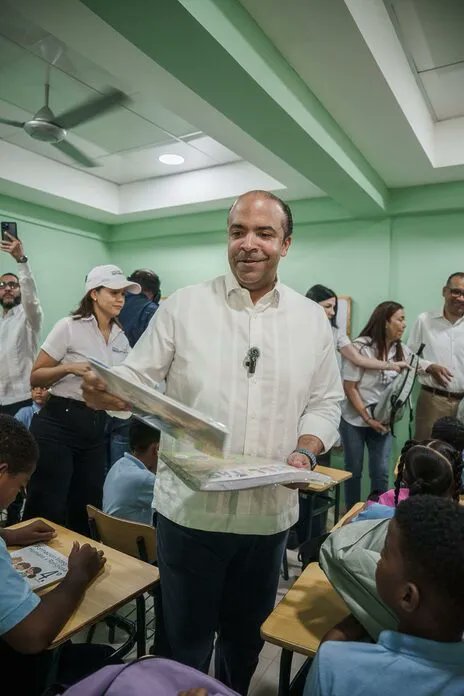notidigitalrd1's tweet photo. Fundación REFIDOMSA transforma el Preescolar Las Abejitas con una renovación integral https://t.co/NnCusAh0DD @luisabinader @raquelarbaje @spereyrarojas @LuisMinoso @FelixReynaE @ALBERTOCAMINERO @gabrielmercedez @EfrenCuello  @VictorSancz https://t.co/8kkz1gjYuJ