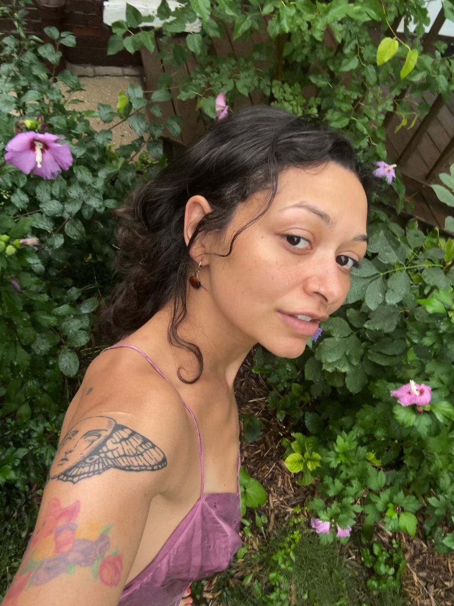 ocrmna's tweet photo. @liliikitti Stop jacking off to children, I’m almost 30 years old 💁🏽‍♀️

https://t.co/GVErUnPIBZ https://t.co/3GW9FyJizh