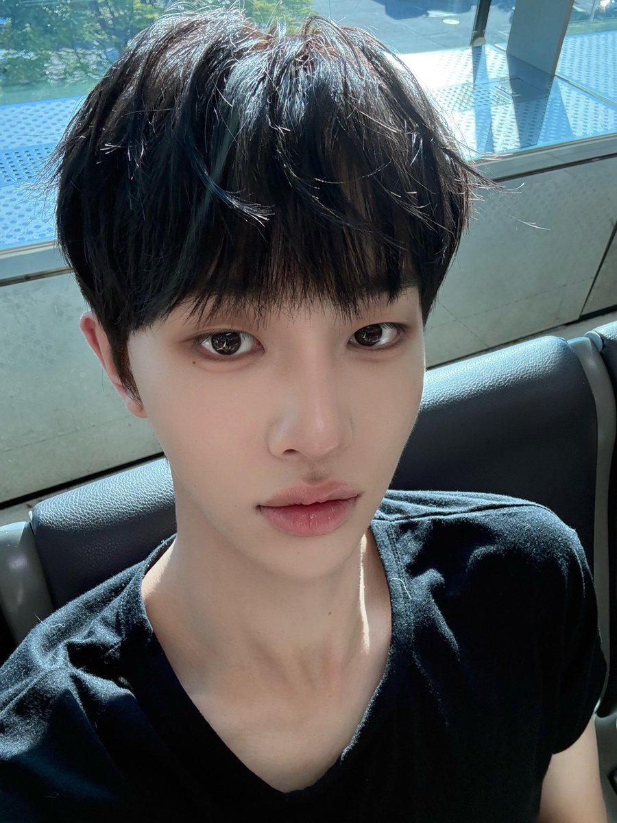 itsyourday99's tweet photo. 아침: 스모키 깜장콩🎸
                                          오후: 그냥 똥강아지 https://t.co/n1ug290ATl