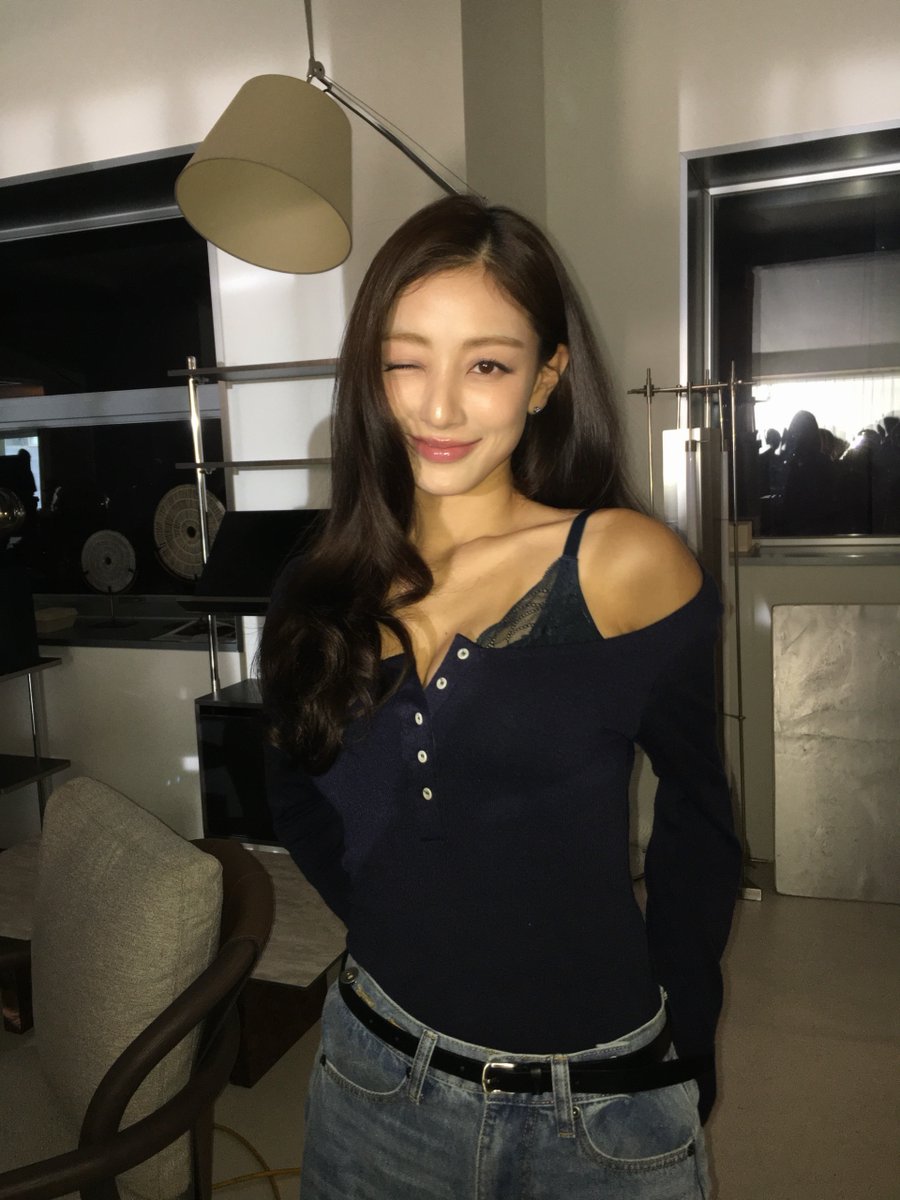 godmitzu's tweet photo. JIHYO FOR VENUS https://t.co/Ftnd5uljFz