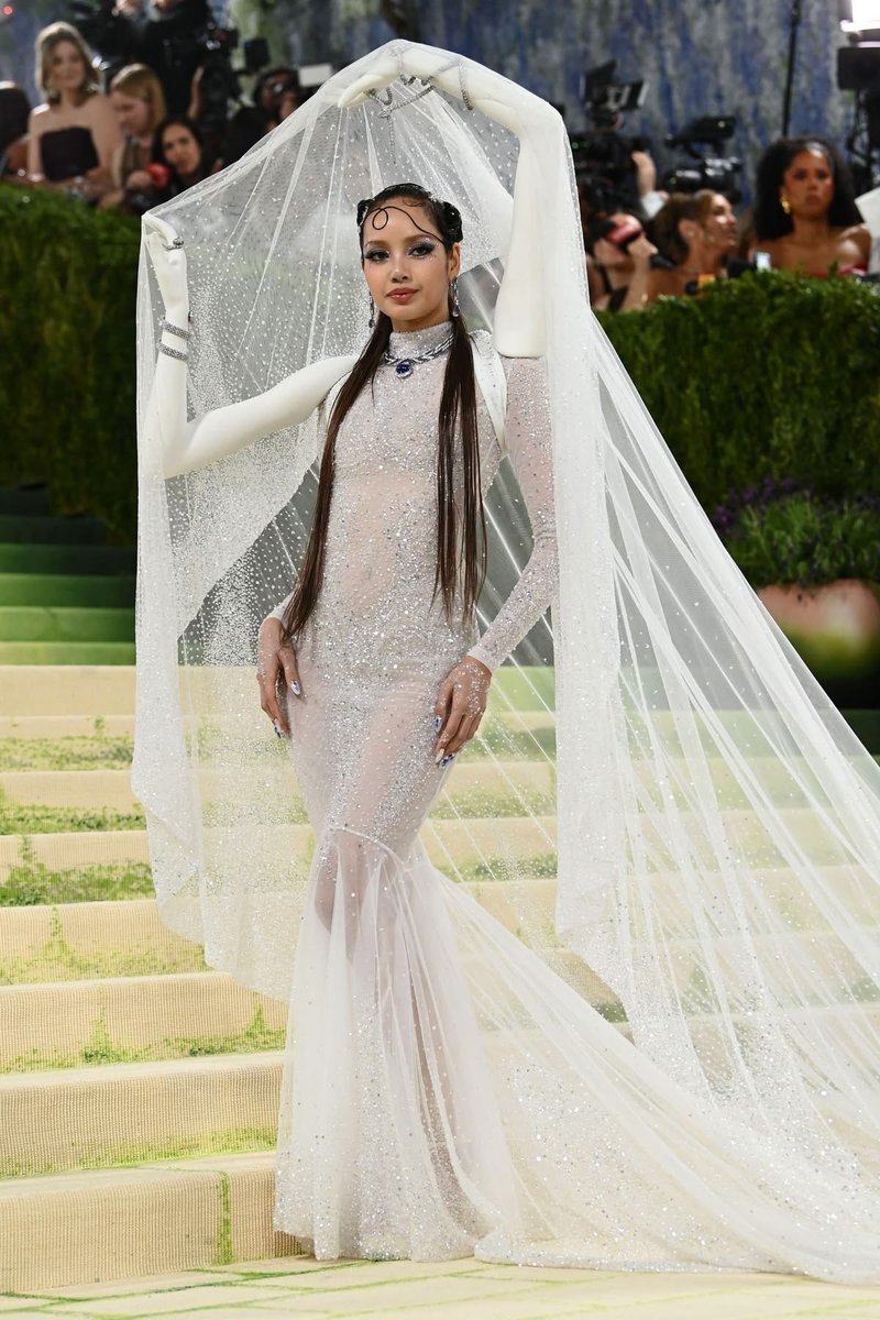 liligisoo's tweet photo. “Lo vi saliendo caminando en la Met Gala, y yo era como, ‘Necesito saludar. Me acerco le dije, ‘Hola, soy Lisa,’ y él como, ‘Oh, hola, encantado de conocerte.’ Y yo como, ‘Bueno, adiós.’” 

Yo con mi crush jajajajajaj https://t.co/1uhwVVUvg0