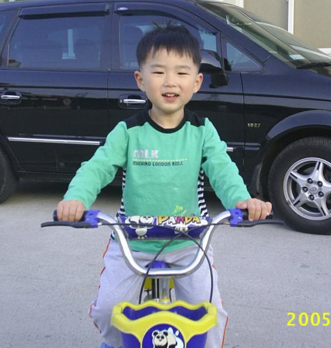 junseoink's tweet photo. junseo being 'insanely handsome' since the day he were born, ofc my baby looked like this 🤏🏼 https://t.co/R6MDJ58w1f