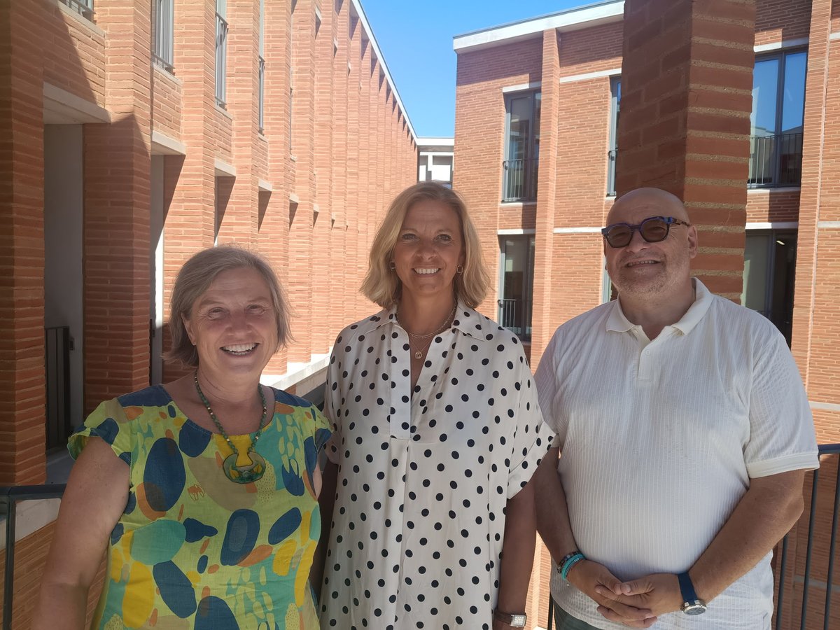 IsabelleFerrer5's tweet photo. #Toulouse, terre d’excellence universitaire !
Échange avec la directrice de #TSE sur l’enjeu majeur : connecter ++ enseignement supérieur, recherche, entreprises et collectivités.
🎯 Faire de l’excellence universitaire un moteur d’innovation, d’attractivité et de développement https://t.co/Ewpt8PiSaY