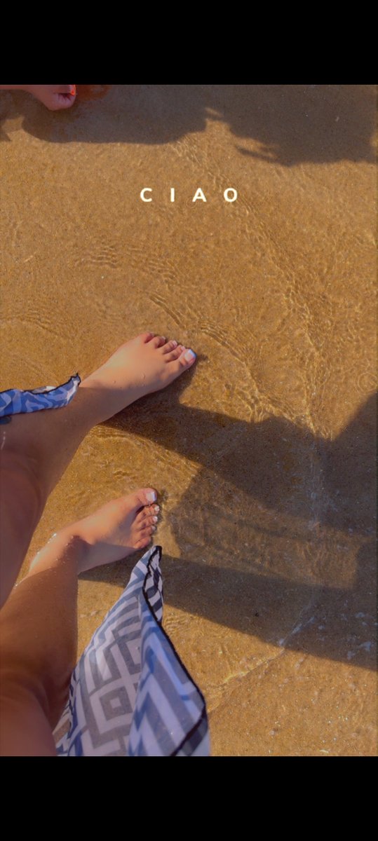 HunnieeBee95's tweet photo. in the meantime I'm accepting personal requests for all my 🐝's that have a foot fetish 👣💎. If you like pedicure toes &amp; soft soles DM me 📥😘 #FootFetish #FootLovers  #FootContent #FeetPics #FootPhotography #PrettyFeet #Pedicure #ToeNails #FootContent #FootComnunity #PrettyFeet https://t.co/FRIouNKQjk