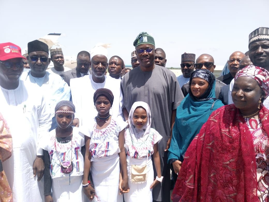 Comr_Aisha's tweet photo. *Breaking News:*

*APM Presidential Candidate and Governor of Oyo State Attends Wedding Ceremony in Katsina State*

The Presidential Candidate of the Allied Peoples Movement (APM) and Governor of Oyo State, His Excellency Engr. Seyi Makinde, is currently in Katsina State attending the wedding ceremony of the daughter of the former Director General of the Department of State Services (DSS) and Vice Presidential candidate, Alhaji Lawal Musa Daura.

The event, which has drawn several notable figures, highlights the ongoing political engagements and social ties within the region.

Follow for more updates.