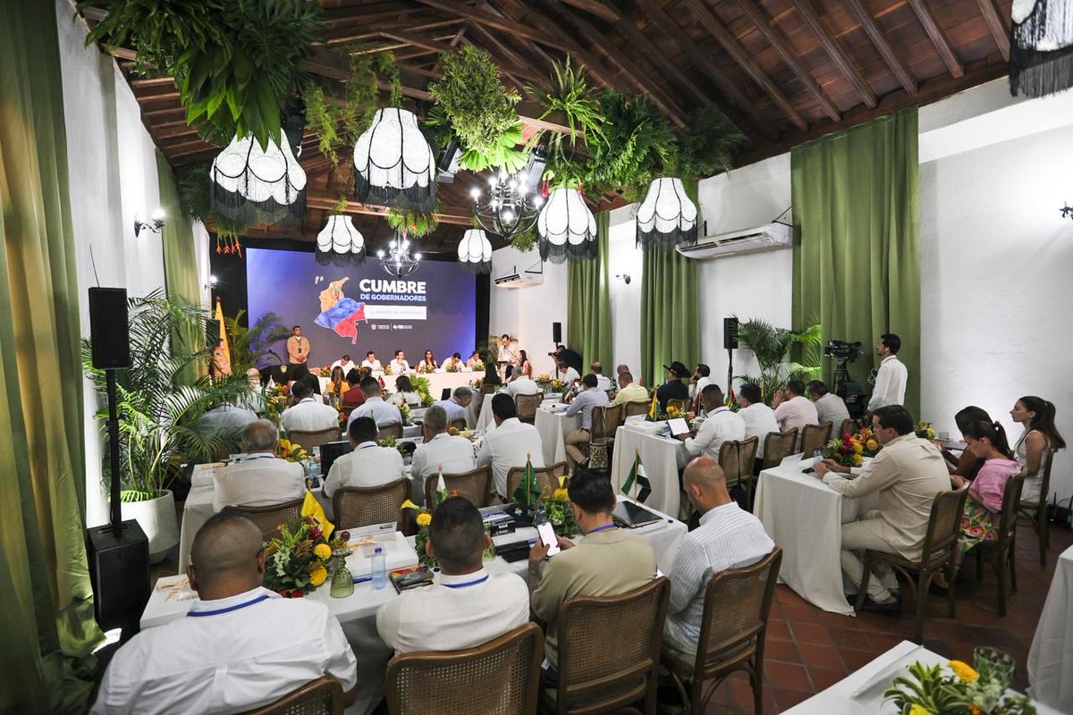 RafaelaCortesZ's tweet photo. Nos encontramos en la Cumbre de Gobernadores de la Federación Nacional de Departamentos, el primer encuentro de los 32 mandatarios departamentales con el presidente Abelardo de la Espriella y su Gobierno. Es una oportunidad muy importante para abrir una nueva etapa de trabajo conjunto entre la Nación y los territorios, con diálogo directo, coordinación y decisiones que respondan a las necesidades reales de nuestras regiones.

La agenda está concentrada en temas fundamentales para los departamentos: Ley de Competencias, finanzas territoriales y adelgazamiento del Estado; recuperación del sistema de salud, FONPET y Fondo Milagro; Sistema General de Regalías; soberanía energética y crisis climática; y seguridad para los territorios.

Desde la Federación Nacional de Departamentos llegamos con el conocimiento, la experiencia y las propuestas construidas por los 32 departamentos, y con toda la disposición para trabajar de la mano con el presidente y su equipo. Queremos que este encuentro se traduzca en articulación, decisiones y resultados concretos para nuestra gente.