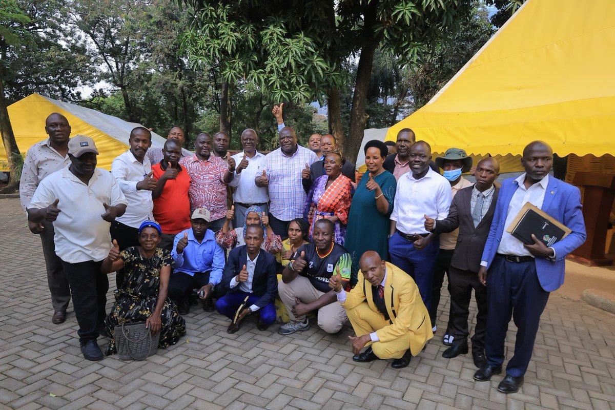 NRMOnline's tweet photo. @emmanuel_dombo He made the call today while meeting media activists from the Greater Kampala Metropolitan area under their umbrella body, Umoja wa Wanahabari wa Chama, led by their chairperson, Mr. Enock Sserwadda, at the NRM Electoral Commission offices on Plot 13 Kyadondo Road. https://t.co/jHKTPjLJgZ