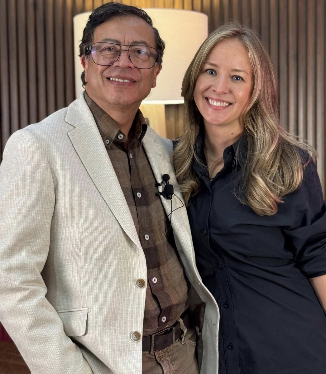 petrogustavo's tweet photo. ¿Izquierda o derecha? https://t.co/pqZS9hCIna