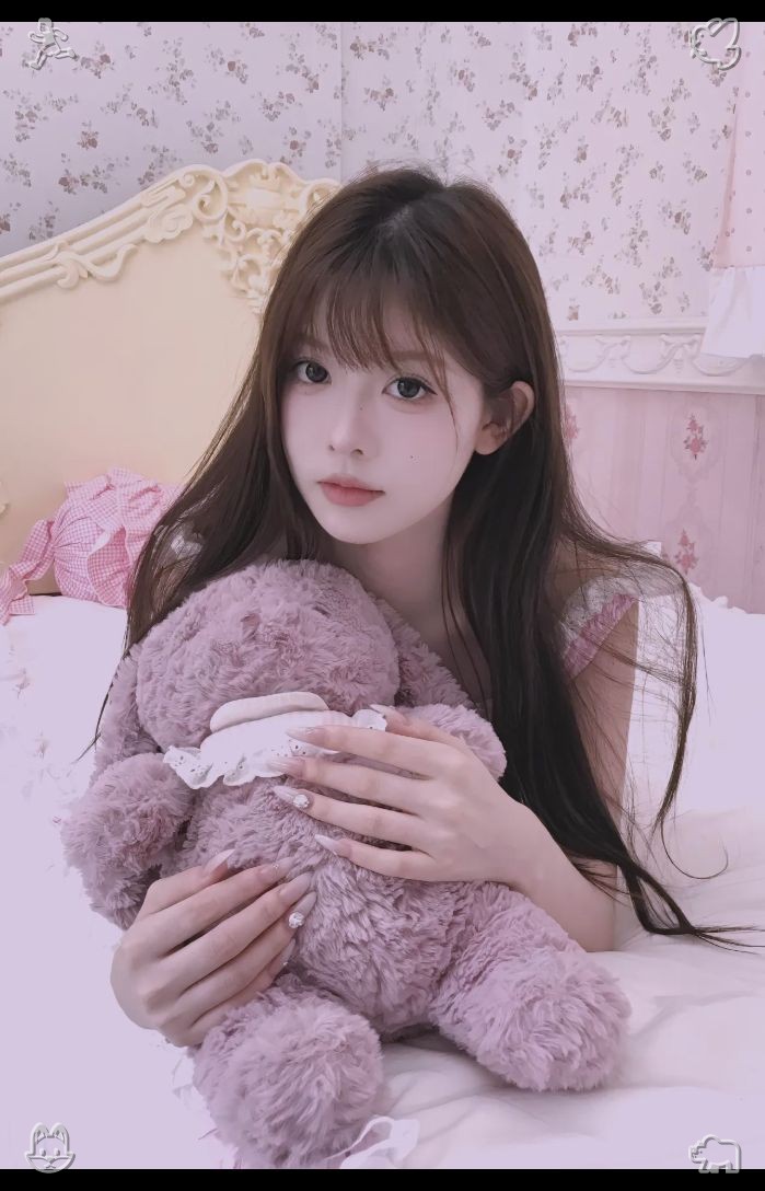 kyup1111's tweet photo. 👞Harvesting Raspberries The berries are bursting with juice After a brief moment of inhaling their aroma, Lila nuzzled her head into Clara’s palm, emitting a faint, gentle purr. Clara’s smile widened as her heart softened, and she tenderly stroked Lila behind the ears, mindfu https://t.co/rbR1NAQ66T