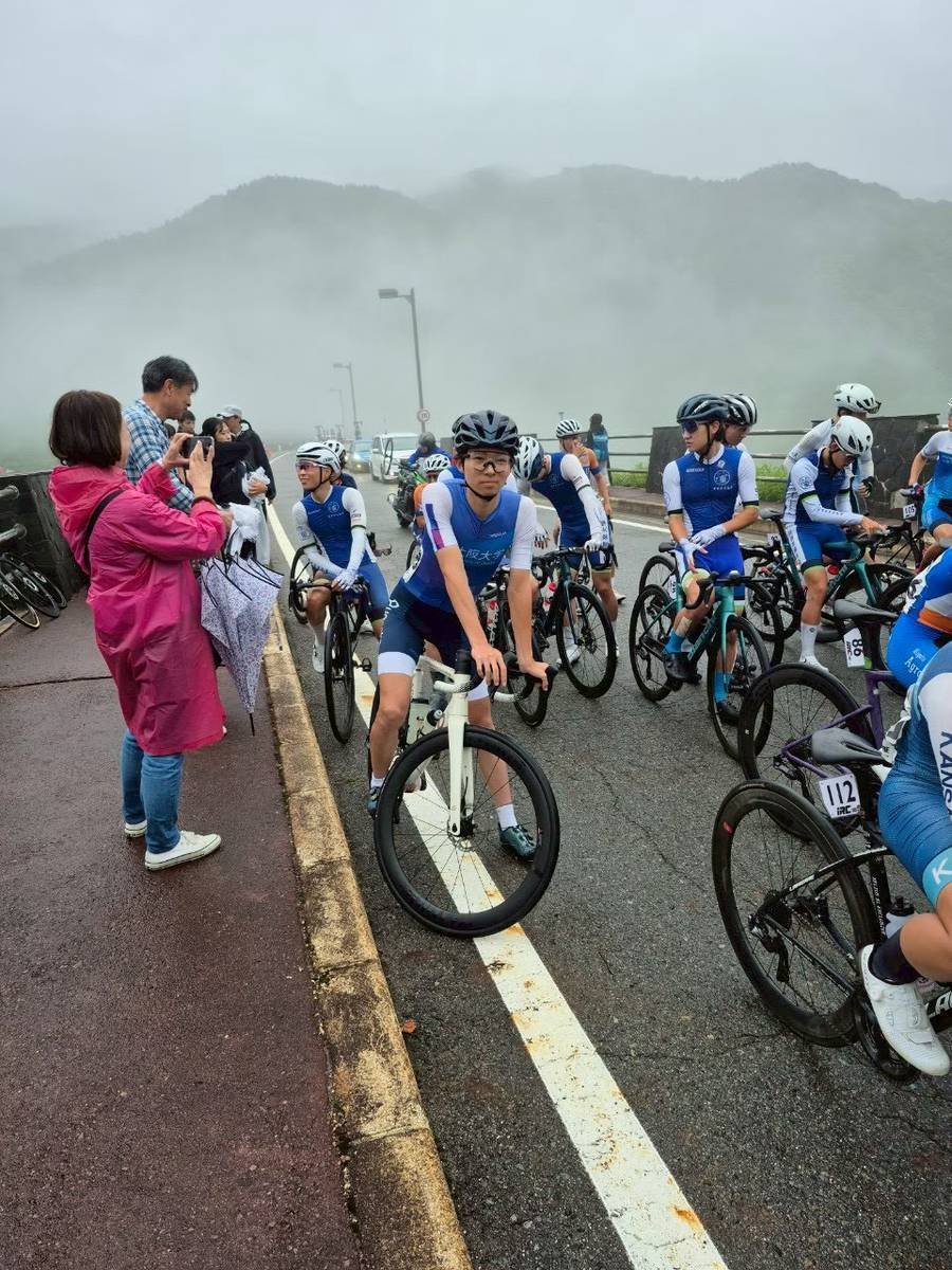 ouccracer's tweet photo. おはよう御座います！
サイクリング部レーサー班です。

9月６日に開催されるインカレロードレースに

高橋(4回)
綿貫(3回)

が出走します。応援よろしくお願いします。
#ロードバイク
＃大阪大学
＃インカレ https://t.co/xohe2A2er9
