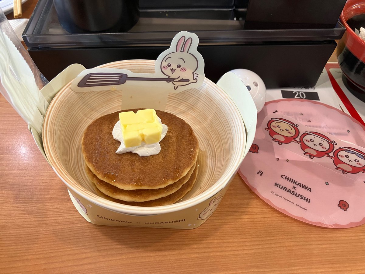 hiroko_178's tweet photo. ���はようございます！
くら寿司行ってきたよ🤣
仕事終わってから予約時間より早めに行ったけどだいぶ待った💦
長女母親叔母の4人
湯呑み(ちいかわ)フィギュア(モモンガ)は娘へ
コラボ商品は思ったより美味しかったな😋
湯呑み(うさぎ・みんな)かわいい💕 https://t.co/F7909eLbrg