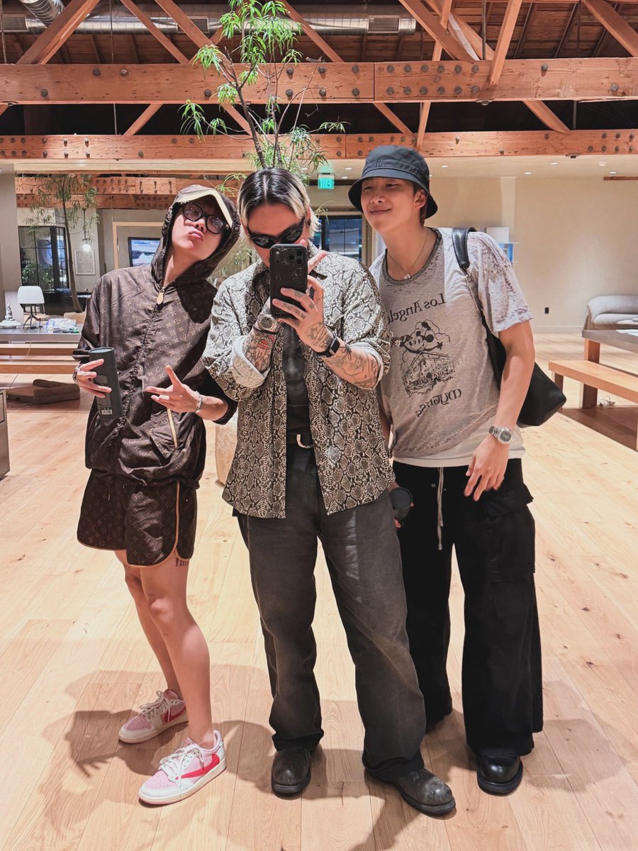 arirangrkive's tweet photo. namseok went together to get their tattoos 🥺 https://t.co/m7NCRKbiGW