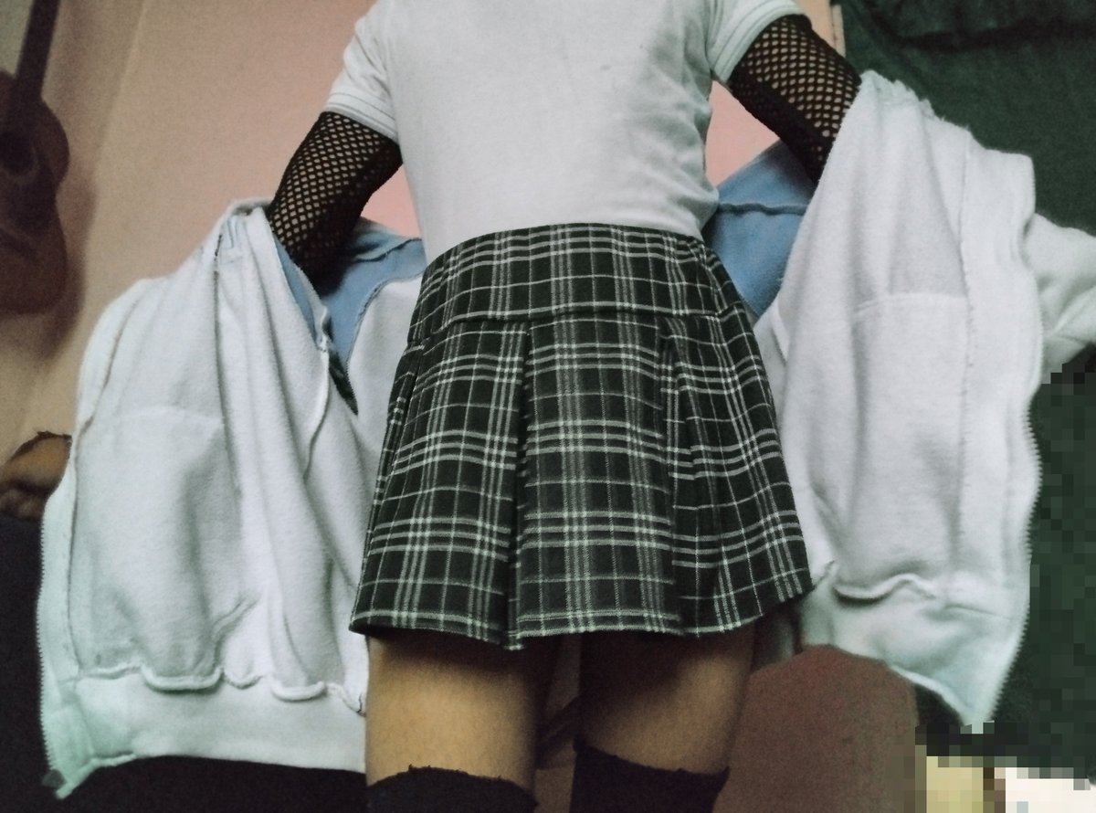 Albert3oev's tweet photo. Ksksksk, reconfortante llegar de la escuela y usar falda <3
#femboy #gay https://t.co/OBdl4Az0yA