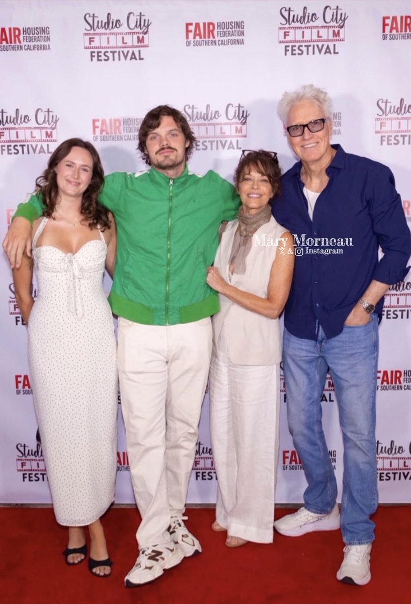 Mary__McCain's tweet photo. ✨GORGEOUS✨
Absolutely beautiful picture of @tigianpage with Mary Page Keller, Eamon, and Sophie
On the Studio City Film Festival red carpet!❤️
Have the most awesome time!🥂
#KickTime #SCFF #StudioCityFilmFestival #RedCarpet https://t.co/WPYfP1h3nY