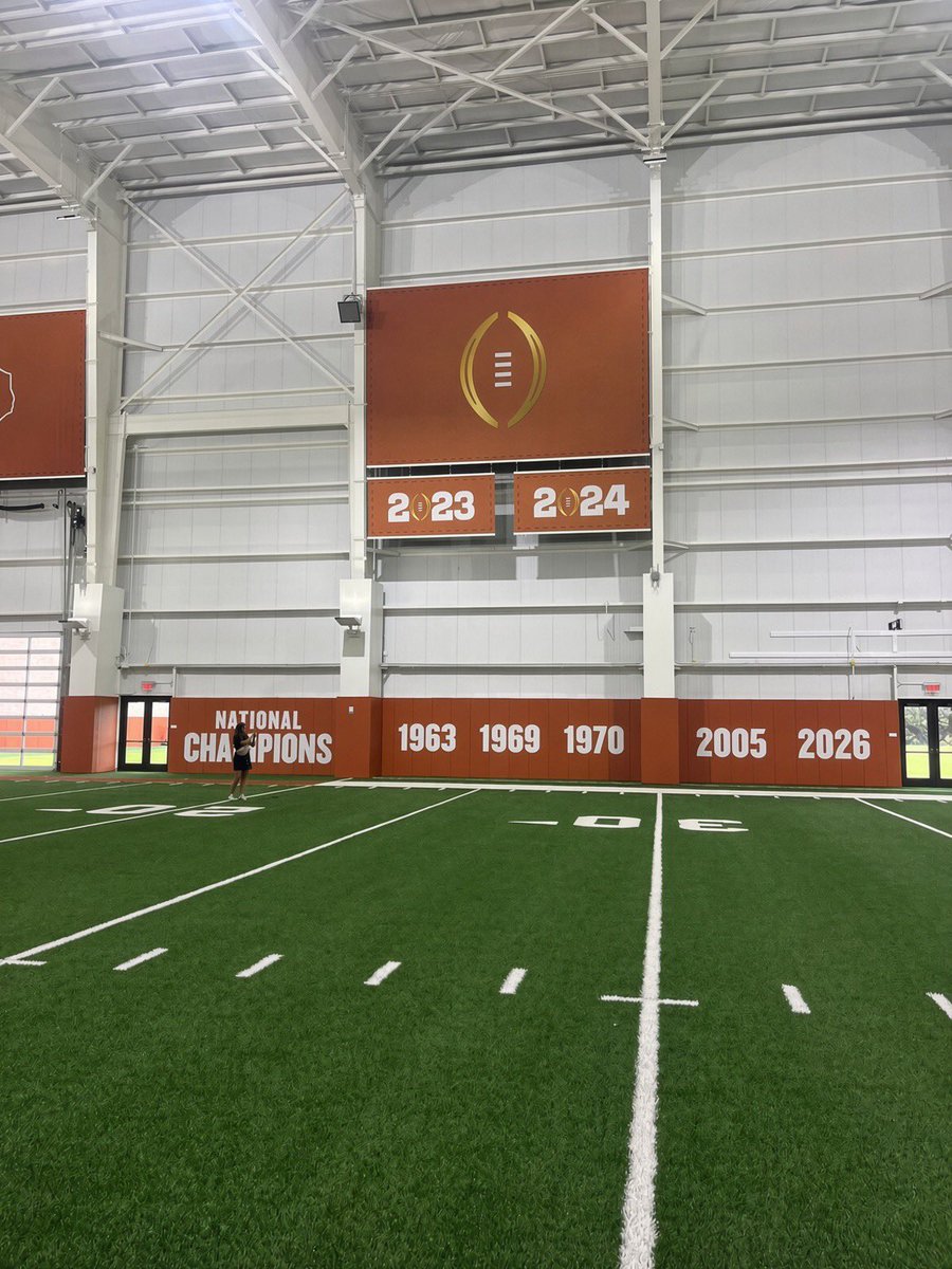 kyleumlang's tweet photo. 👀 

#ThisIsTexas #HookEm 🤘🏽 https://t.co/dEhjU83hHq