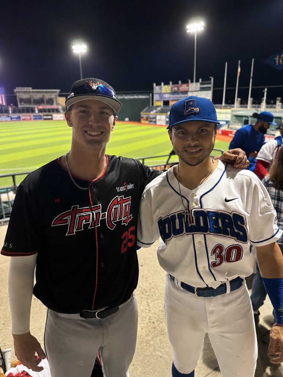 RissEKUParmer's tweet photo. @AlamoABB_Dan It was great to see @UTSABSB Alums play the game they love at the next level. #BirdsUp🤙🏻 @FLProBaseball https://t.co/d4U9cB0ADk