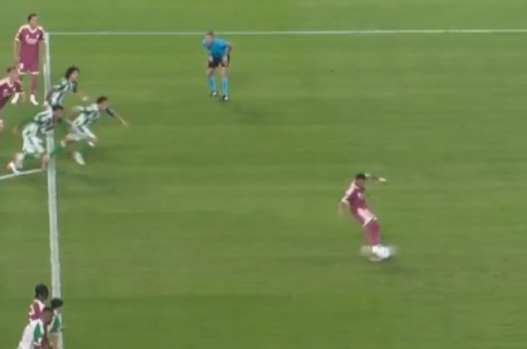 theMadridZone's tweet photo. 🚨 BREAKING: According to the NEW RULES, Kylian Mbappé’s penalty should have been retaken.

The rules changed for this season: if the player’s foot is in the air and within the box it still counts as invading the box. @partidazocope https://t.co/1o46w5fQcg