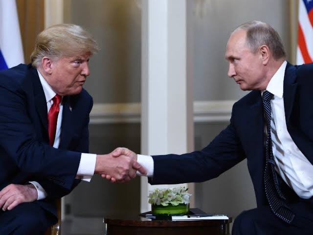 RussianSpoof's tweet photo. 🚨 BREAKING

🇺🇸 US officials are reportedly traveling to Russia this weekend with a proposal aimed at ending the war in Ukraine.

🇷🇺 But President Putin has reportedly rejected the deal before the talks even begin.

Moscow appears unwilling to accept any agreement that does not meet Russia’s demands. The next round of talks could be critical for the future of the war.